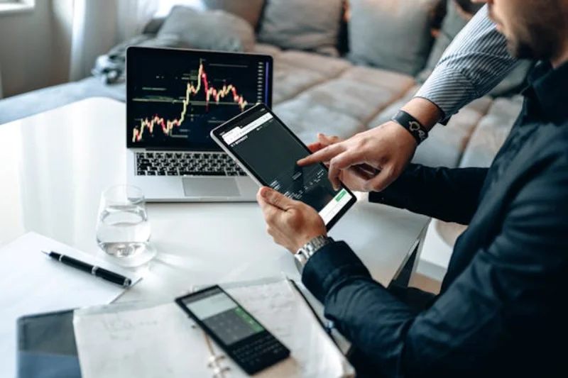 Análise de indicadores financeiros e econômicos